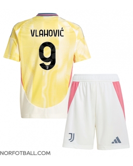 Billige Fotballdrakt Juventus Dusan Vlahovic #9 Replika Bortedraktsett Barn 2024-25 Kortermet (med bukser)